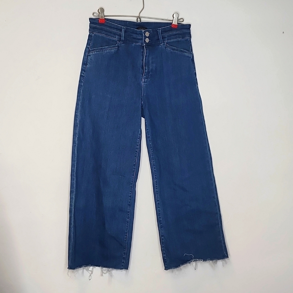 Size 2 Ann Taylor wide leg denim Capri.     A23
